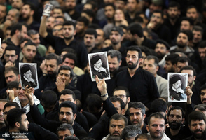 اقامه نماز رهبر معظم انقلاب بر پیکر رئیس جمهوری و یارانش
