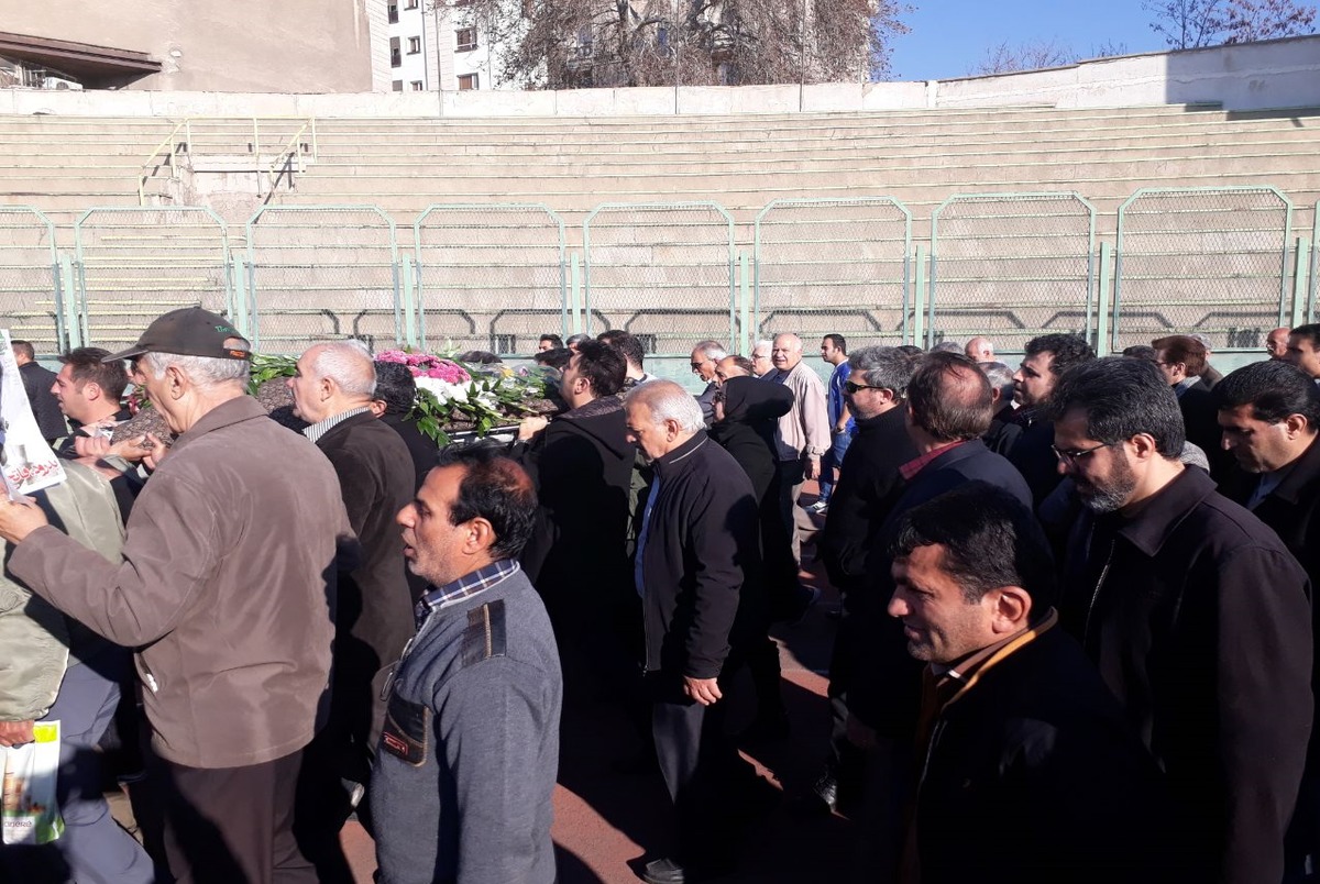مرحوم ایرج دانایی فرد تشییع شد/ خداحافظی ابدی اولین گلزن ایران در جام جهانی با یاران قدیمی‌اش + تصاویر