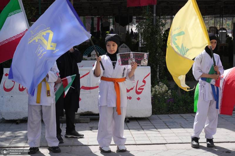 حضور وزیر ورزش در قطعه ۴۲ بهشت زهرا (س)