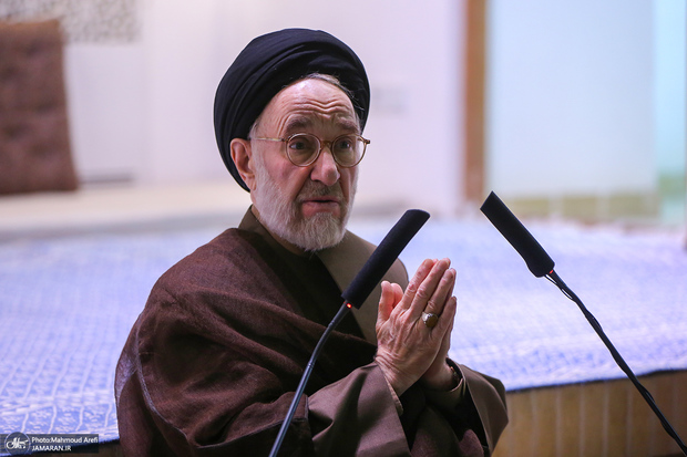 سید محمد خاتمی: ایران توانست رویای فروپاشاندن نظام سیاسی، استقلال، تمامیت ارضی و تمدن تاریخی خود را به شکست بکشاند/ باید به‌ دور از ذوق‌زدگی‌ها و تندروی‌ها، موفقیت‌های نظامی و سیاسی کنونی را تثبیت کنیم/ همه باید به موفقیت مذاکرات کمک کنیم