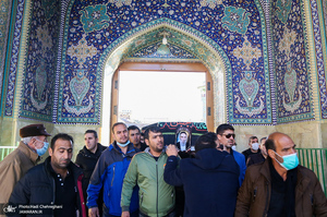 مراسم تشییع مرحوم حاج عیسی جعفری خادم امام خمینی (ره) در حرم حضرت معصومه (س)