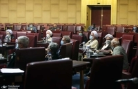 برگزاری هشتمين جلسه مجمع تشخيص مصلحت نظام در سال جاری به ریاست آملی لاریجانی و با حضور رئيس جمهور، رئيس قوه قضائيه و اکثر اعضای مجمع (9)