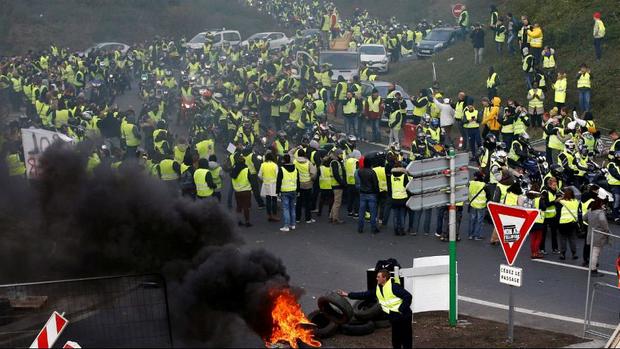 عقب نشینی دولت ماکرون در برابر معترضان/ نخست وزیر فرانسه:صدای اعتراض شما را شنیدم