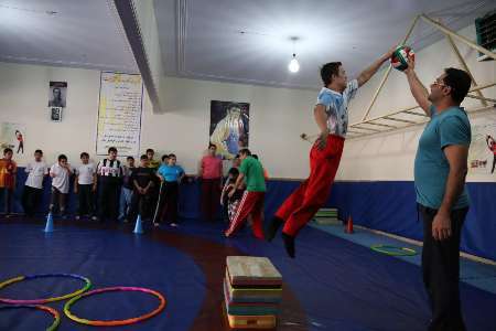 اجرای طرح ورزش رایگان برای برخی معلولان ذهنی دختر و پسر در شیراز