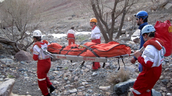 امدادگران هلال احمر قزوین یک کوهنورد مصدوم را در الموت غربی نجات دادند
