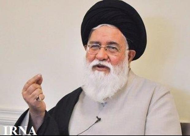 امام جمعه مشهد: قداست زدایی از رهبری سخت ترین تهدید انقلاب است