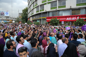 شادی مردم تهران پس از اعلام نتایج انتخابات ۲۹ اردیبهشت 