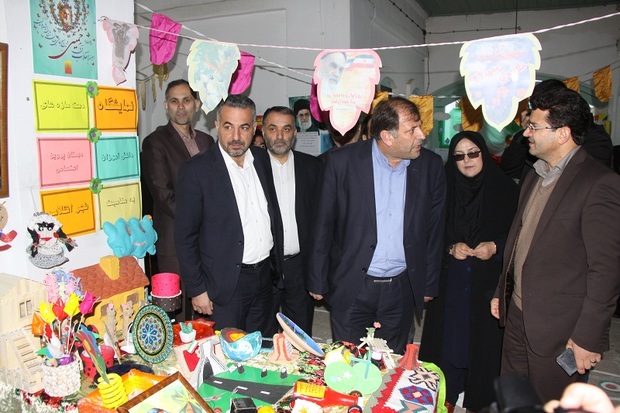 نمایشگاه فرهنگی و هنری فجر در آستارا دایر شد