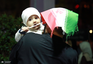 چهل و دومین شب تجمع مردم تهران در میدان الغدیر