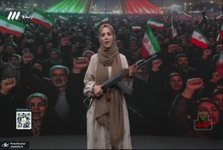 آرایش جنگی صداوسیما بعد از 79 روز! تصویر مجریان صدا و سیما با اسلحه چه پیامی منتقل می‌کند؟