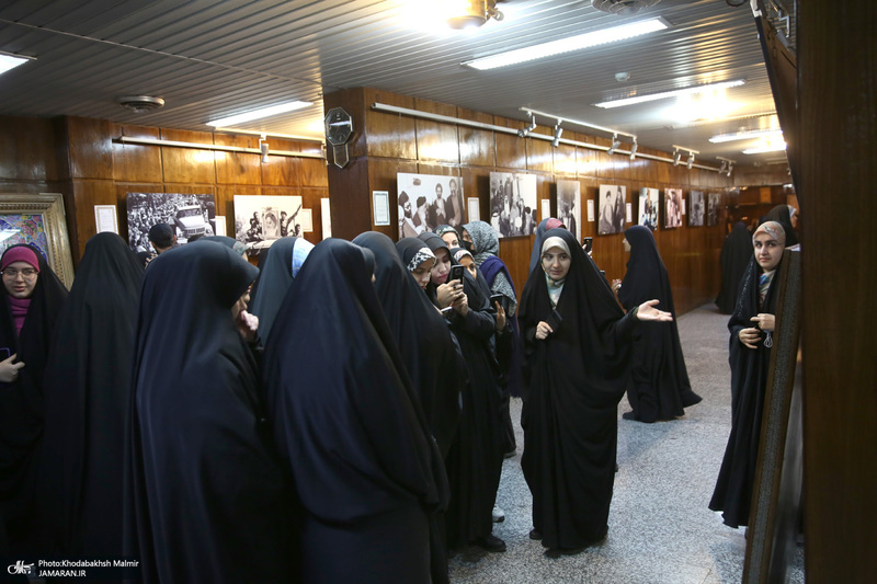بازدید جمعی از دانش آموزان از بیت امام خمینی (س) در جماران 1