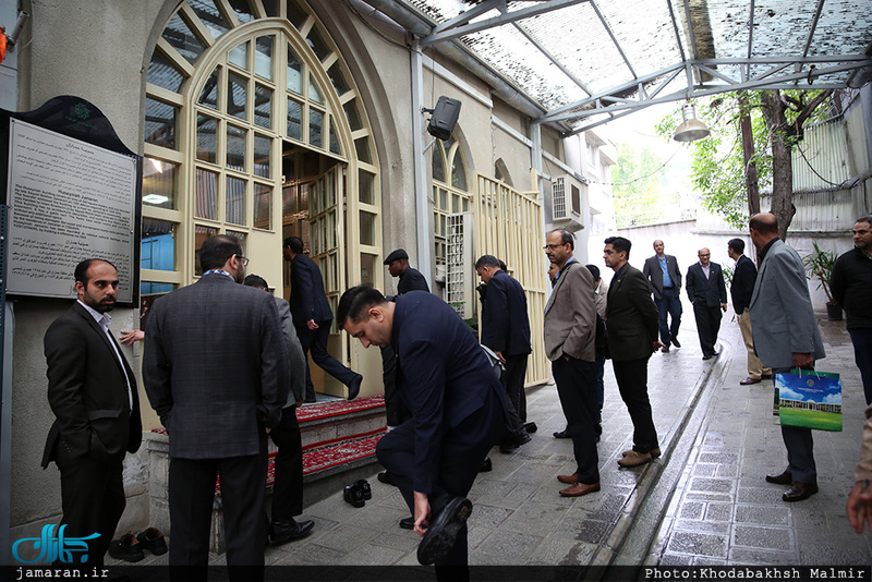 بازدید جمعی از استادان و دانشجویان دانشگاه دفاع ملی پاکستان از بیت امام خمینی (س) در جماران 
