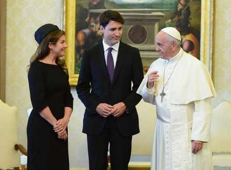 نخست وزیر کانادا از پاپ برای سفر به این کشور و عذرخواهی از بومیان کانادایی دعوت کرد