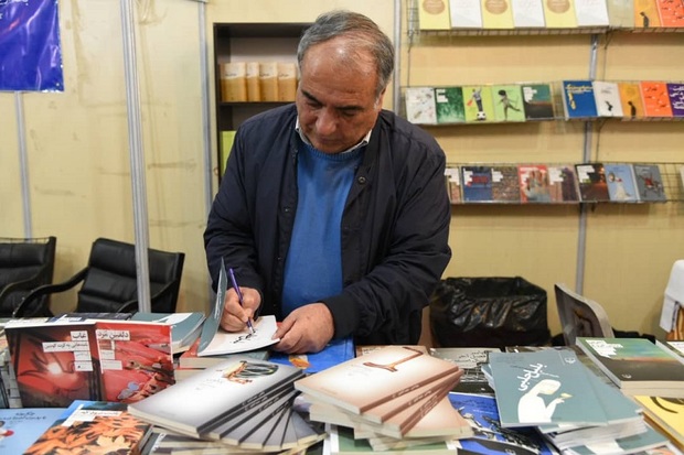 رمان ایرانی با فضای غالب جهانی فاصله دارد
