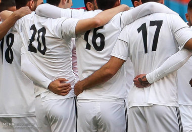  فرد ناشناس در تمرین تیم ملی فوتبال+ عکس
