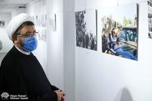 بازدید سرپرست موسسه تنظیم نشر آثار امام خمینی(س) از نمایشگاه عکس و نقاشی حوزه هنری