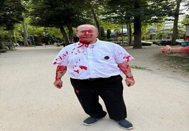 پاشیدن رنگ قرمز بر روی یک اسرائیلی در آلمان + عکس