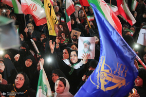حرکت دسته مردمى پرچمداران ایران به مناسبت روز جمهوری اسلامی ایران-۲