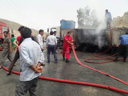 خودروی حمل ذرت در روستای دژسلیمان گچساران طعمه آتش شد