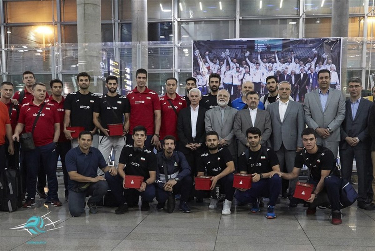 والیبالیست ها وارد ایران شدند