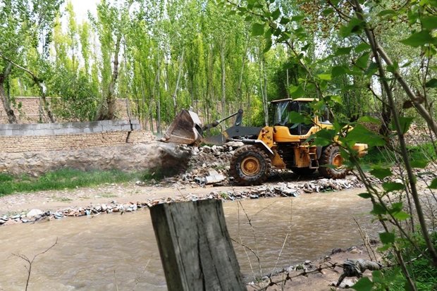 قلمع و قمع ساخت وسازهای غیرمجاز در مسیر مهرانه رود