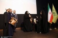 هدیه دادن مادران شهدا به عروس امام (س) در قاب پایانی (10)