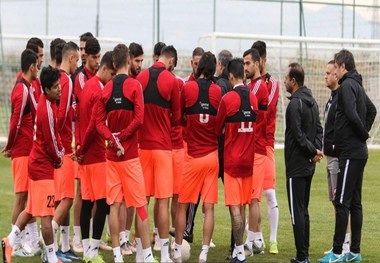 باشگاه تراکتور: مانع ورود دوربین‌ها به ورزشگاه می‌شویم/ دنبال جام فلزی نیستیم
