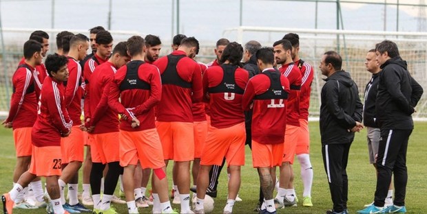 باشگاه تراکتور: مانع ورود دوربین‌ها به ورزشگاه می‌شویم/ دنبال جام فلزی نیستیم
