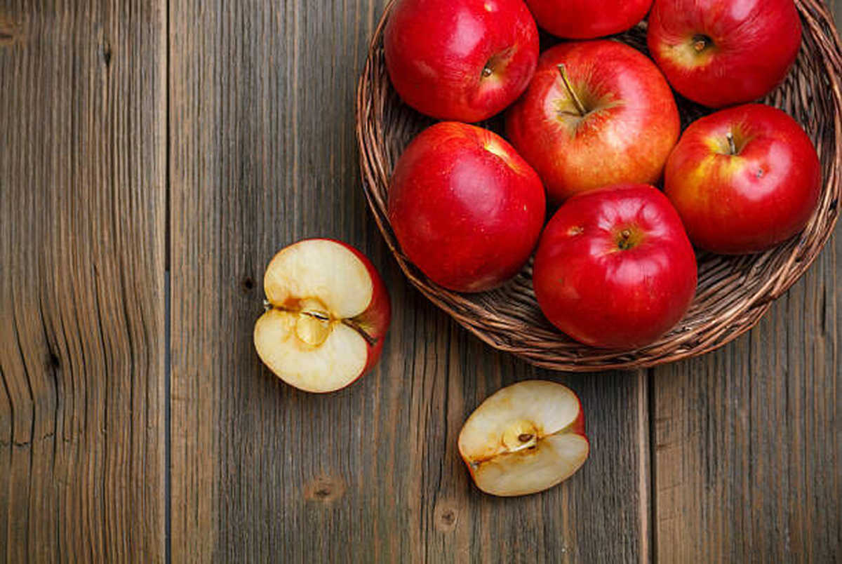 پیشگیری از آلزایمر با مصرف سیب و توت فرنگی