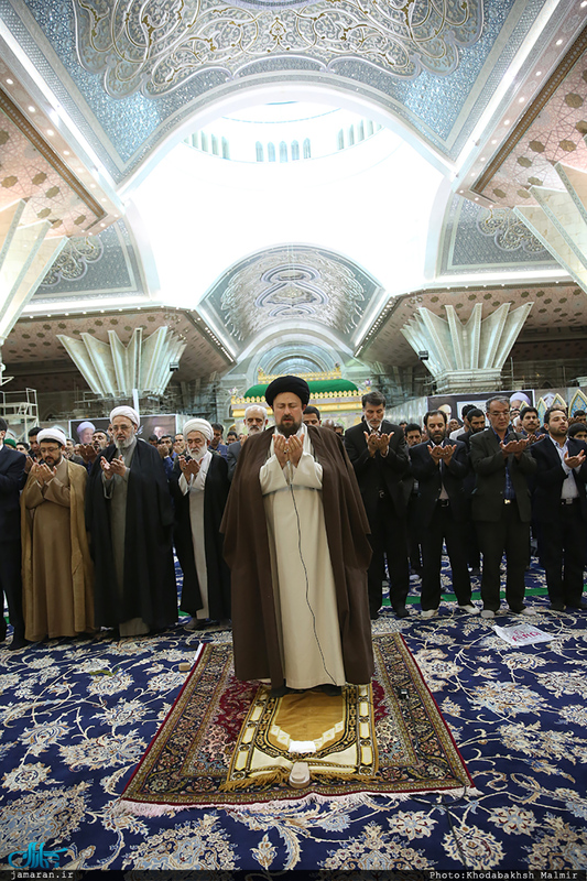 اقامه نماز مغرب و عشا توسط سید حسن خمینی در اولین پنجشنبه سال 1396