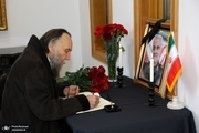 امضای دفتر یادبود شهید سلیمانی و جانباختگان سانحه هواپیمای خطوط اکراین در سفارت ایران در مسکو