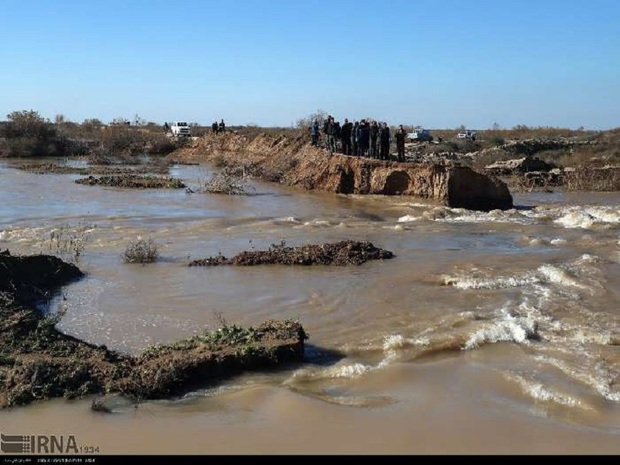 اهالی روستای مومنیه شهرستان هویزه به دلیل سیلاب تخلیه شدند