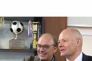 تصویری از حضور سفیر آلمان در باشگاه  استقلال