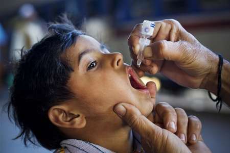 واکسیناسیون کودکان اتباع خارجی علیه فلج اطفال در برخوار انجام شد