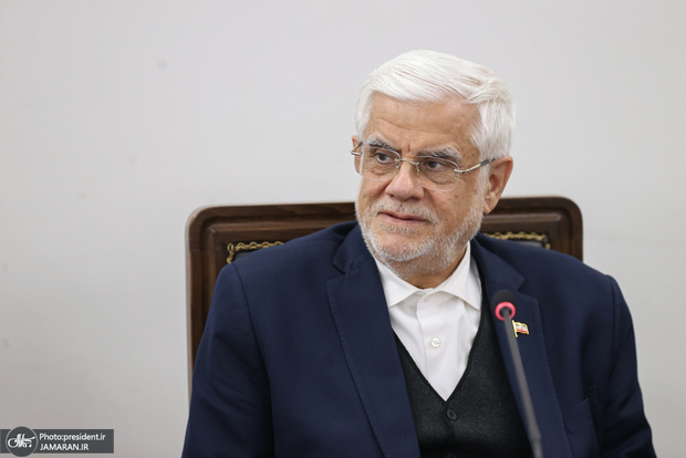 عارف: پشتیبانی از جبهه‌‌ها عامل دلگرمی رزمندگان است