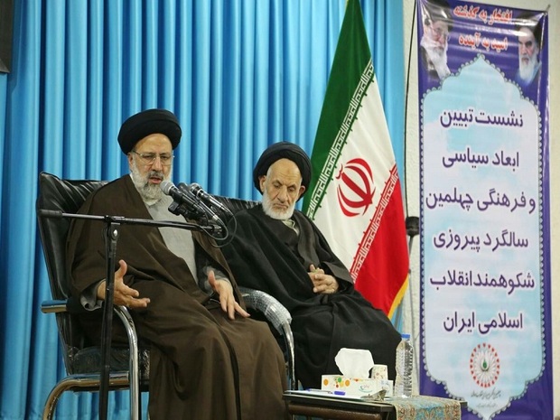 مردم سالاری دینی نخستین دستاورد انقلاب اسلامی است