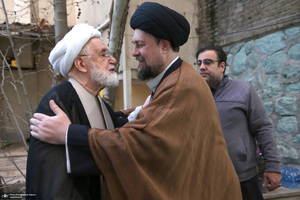 دیدار مهدی کروبی با سید حسن خمینی و جمعی از فعالان سیاسی