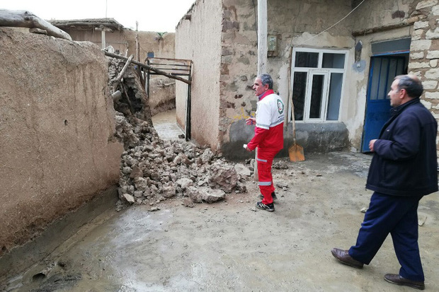 سیلاب 20 خانه روستایی را در تکاب تخریب کرد