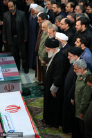 اقامه نماز رهبر معظم انقلاب بر پیکر سپهبد شهید حاج قاسم سلیمانی و شهیدان مقاومت