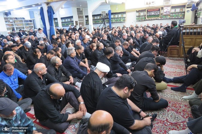 مراسم عزاداری ظهر عاشورا در دفتر آیت‌الله العظمی صانعی(ره)