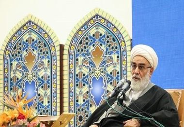 چشم و گوش ما باید متوجه رهبر معظم انقلاب باشد