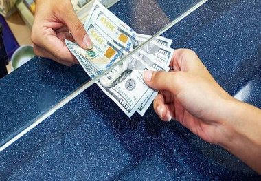 دلار در معادلات خارجی صعود کرد