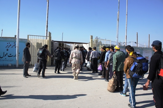 10 هزار نفر از مرز مهران برای شرکت در آیین دعای عرفه راهی عراق شدند