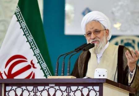 امام جمعه شیراز:  ملت ایران یکپارچه از خدمتگزاران نظام دفاع می کنند