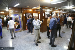بازدید جمعی از دانشجویان خارجی از بیت امام خمینی (س) در جماران  1