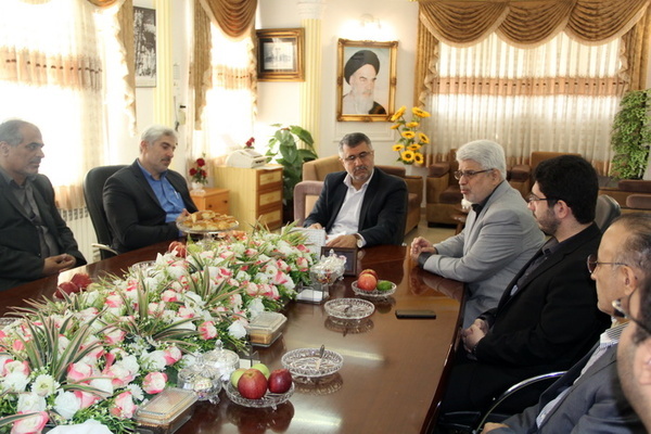 دیدار رئیس کمیسیون فرهنگی شورای شهر رشت با مدیر کل آموزش و پرورش