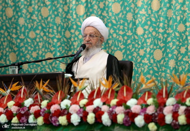 آیت‌الله العظمی مکارم شیرازی: جوانان باشجاعت تابوی تشریفات ازدواج را بشکنند
