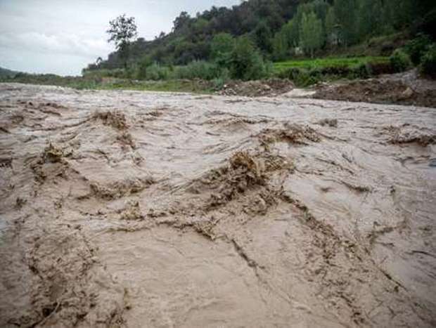 شماری از منازل مسکونی کرهرود اراک به دلیل خطر سیلاب تخلیه شد
