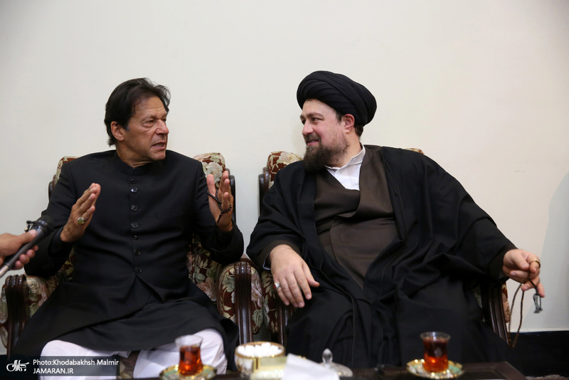 ادای احترام نخست وزیر پاکستان به مقام شامخ امام خمینی(س)
