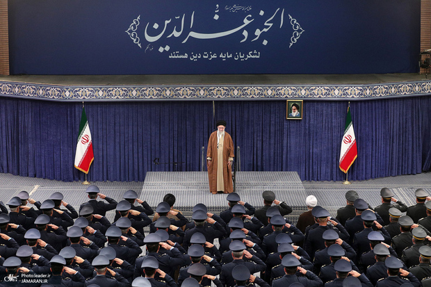 التفاوض مع أمریکا لیس ذکیّاً ولا مُشرّفاً ولا حکیماً

